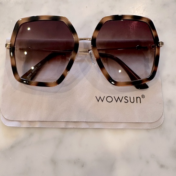 wowsun Accessories - Cute sunnies excellent condition wowsun